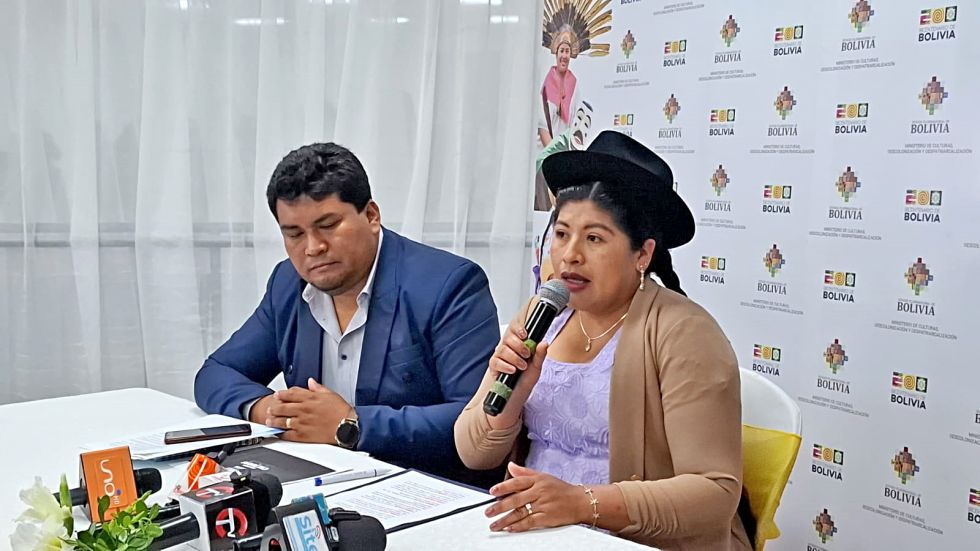 INFORME. Martín Maturano, delegado presidencial, y Esperanza Guevara, ministra de Culturas.