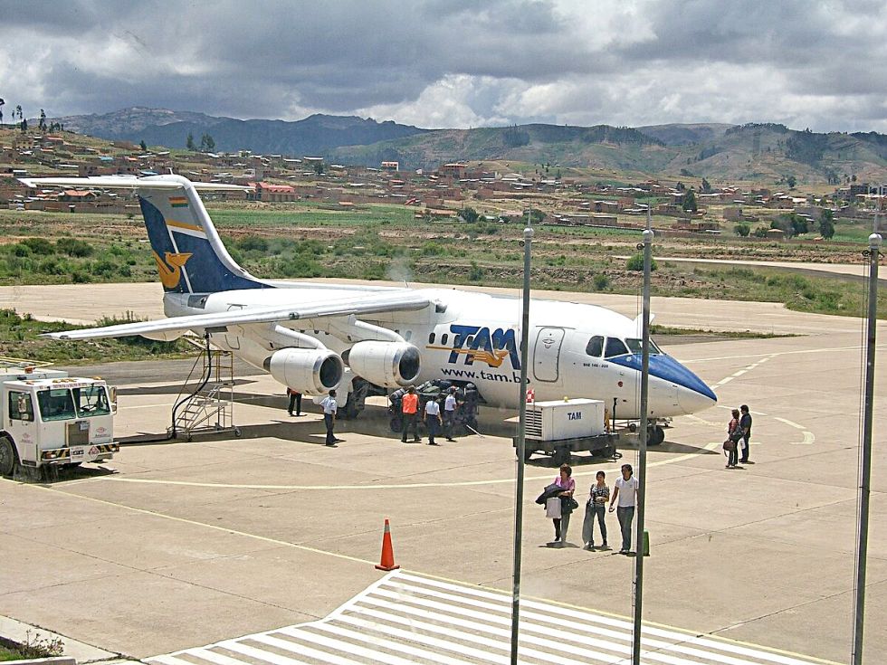 DECIDIDO. El aeropuerto Juana Azurduy de Padilla volverá a tener intensa actividad en agosto.