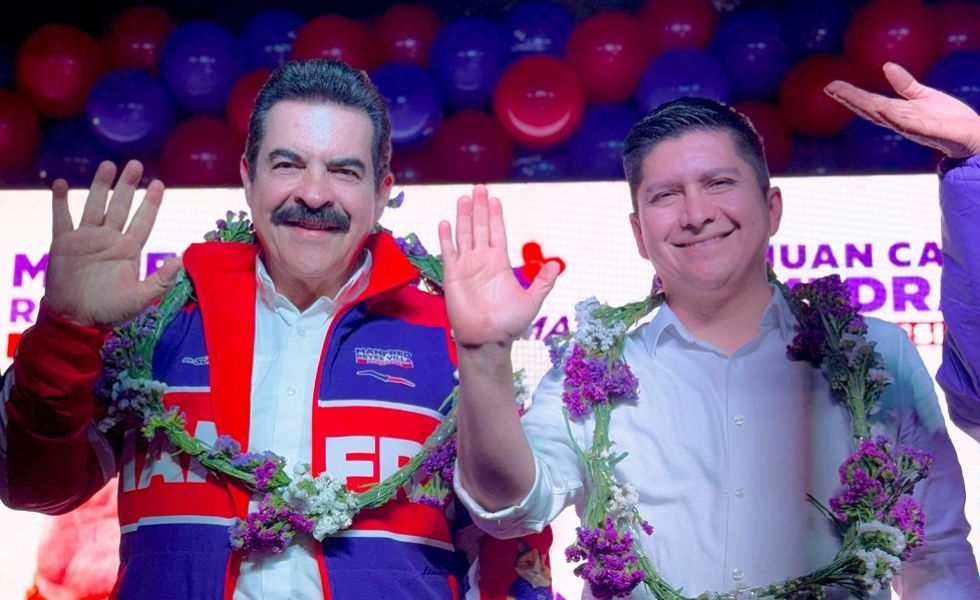 Juan Carlos Medrano (d) se refirió a la denuncia de ataque contra Manfred Reyes Villa.