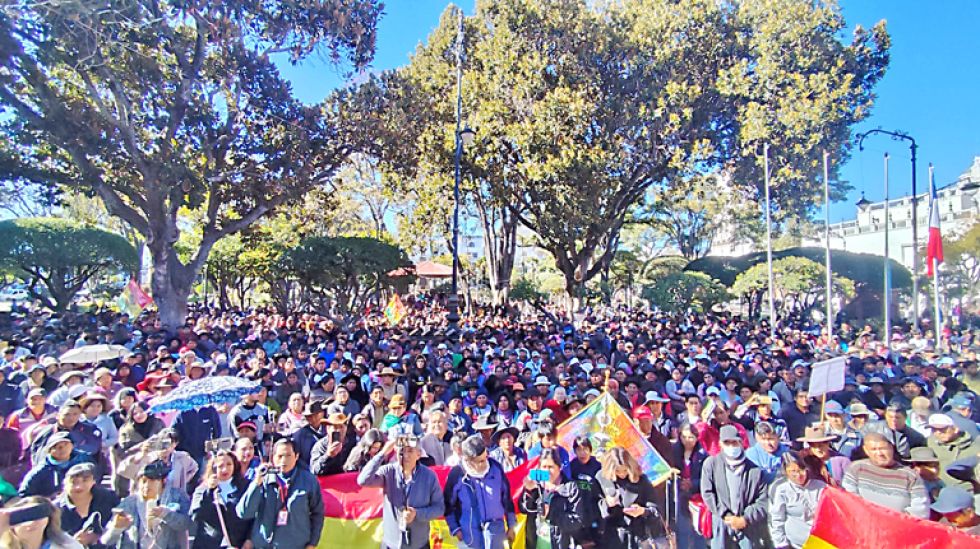 MOVILIZACIÓN. El mitin de protesta del Distrito 7 en la Plaza 25 de Mayo, este lunes.