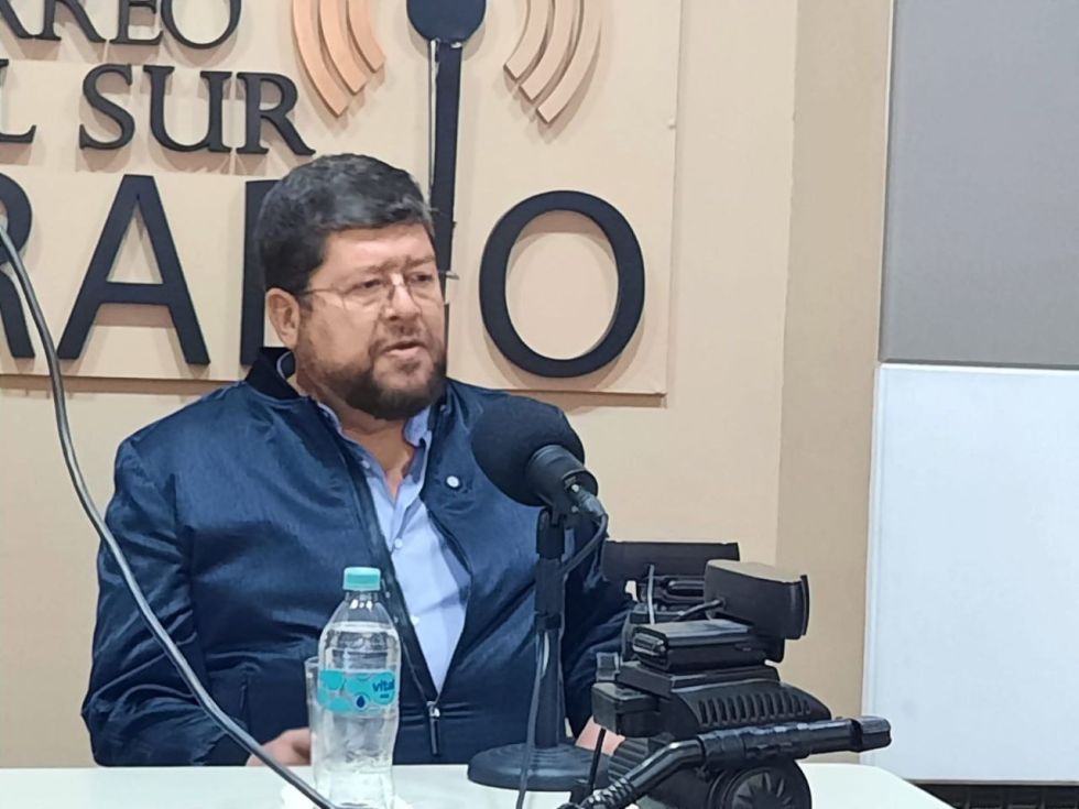 El candidato presidencial Samuel Doria Medina, en su entrevista con Correo del Sur Radio.