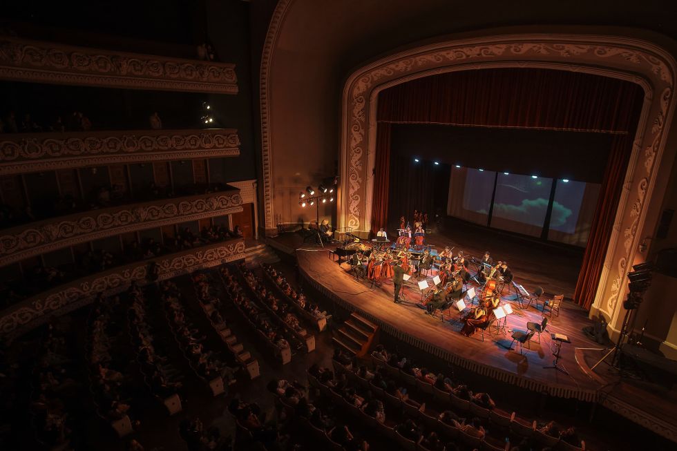El concierto no solo celebra la memoria colectiva del país, sino que busca proyectar el futuro desde la música.