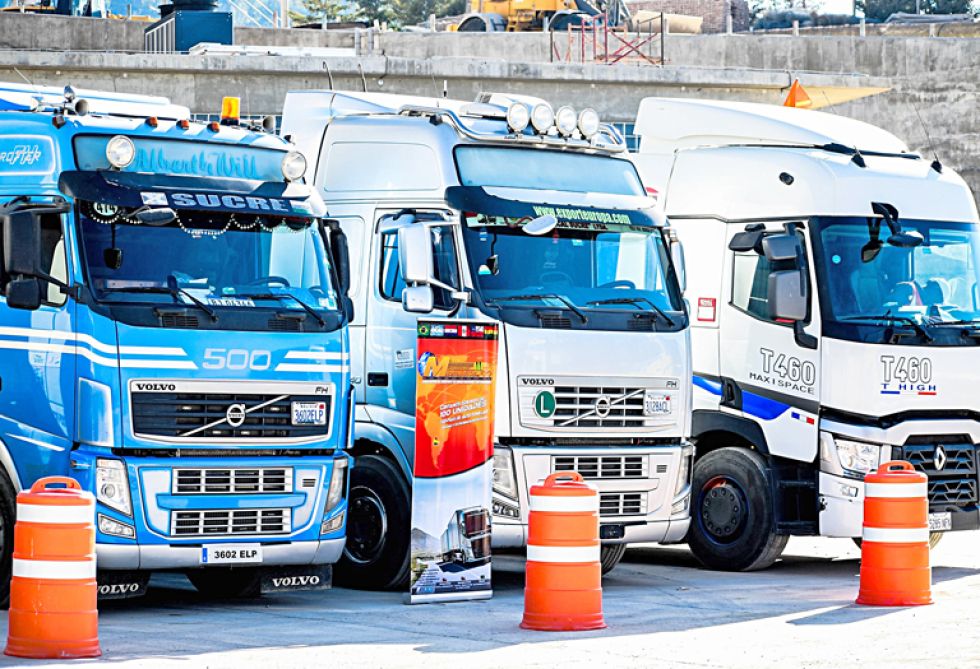 FANCESA. Algunas de las unidades del transporte pesado que realizaron la exportación de clínker hasta el norte chileno, en 2021.