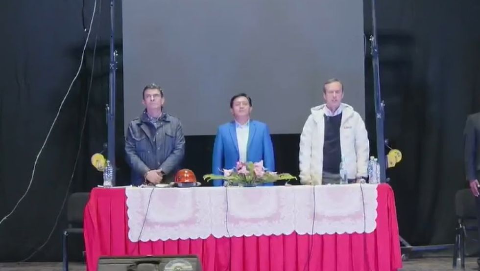 Los candidatos presidenciales Rodrigo Paz (i), Pavel Aracena (c) y Jorge Tuto Quiroga.