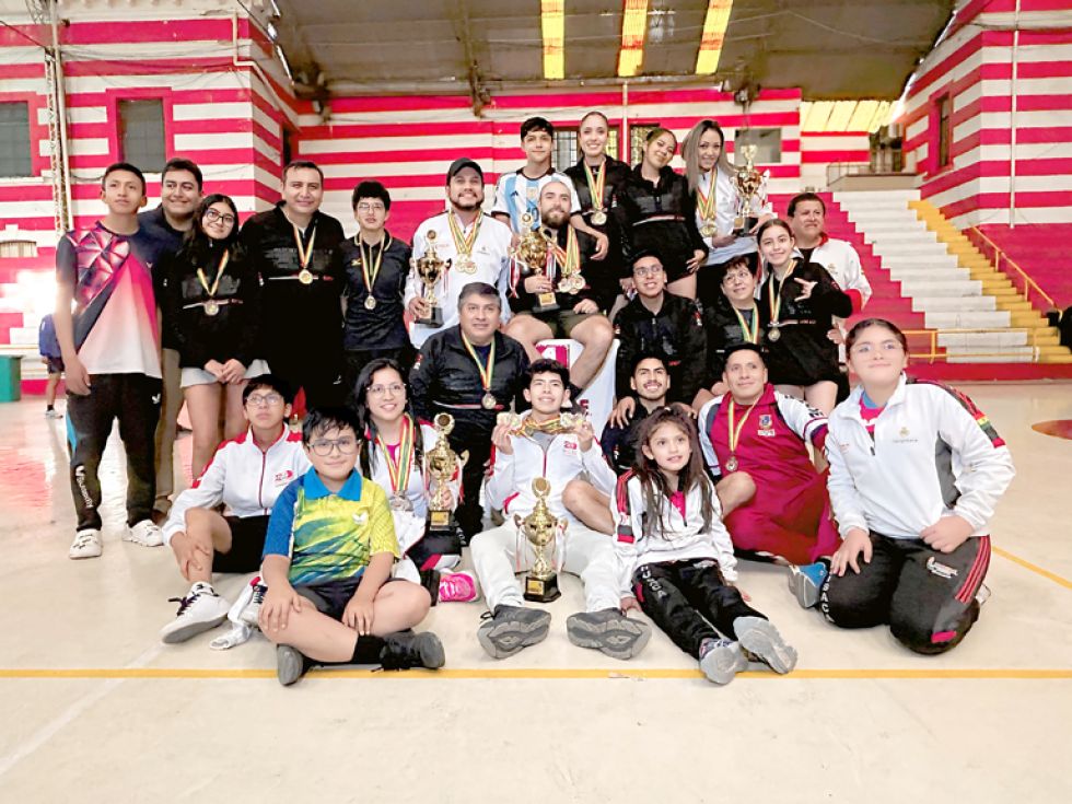 Los tenismesistas de la selección chuquisaqueña que lograron el título del Nacional realizado la semana pasada en Tarija.