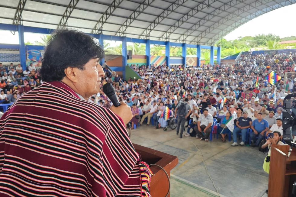Evo Morales es acusado de instruir convulsionar el país durante los últimos bloqueos.