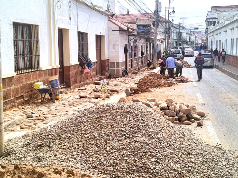CONTRARRELOJ. El avance de los trabajos en la calle Camargo, entre Bolívar y España.