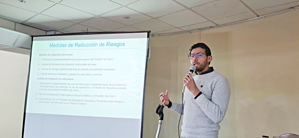 INFORME. Diego Inturias presentó el estudio en el Archivo y Biblioteca Nacionales de Bolivia.