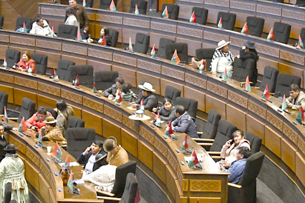 LA PAZ. La octava sesión de la Asamblea por no haber corum en testera por licencia de dos senadores.