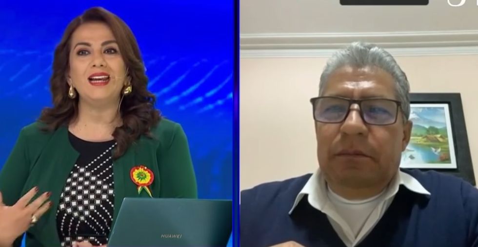 La entrevista al ministro de Defensa, Edmundo Novillo (d). 