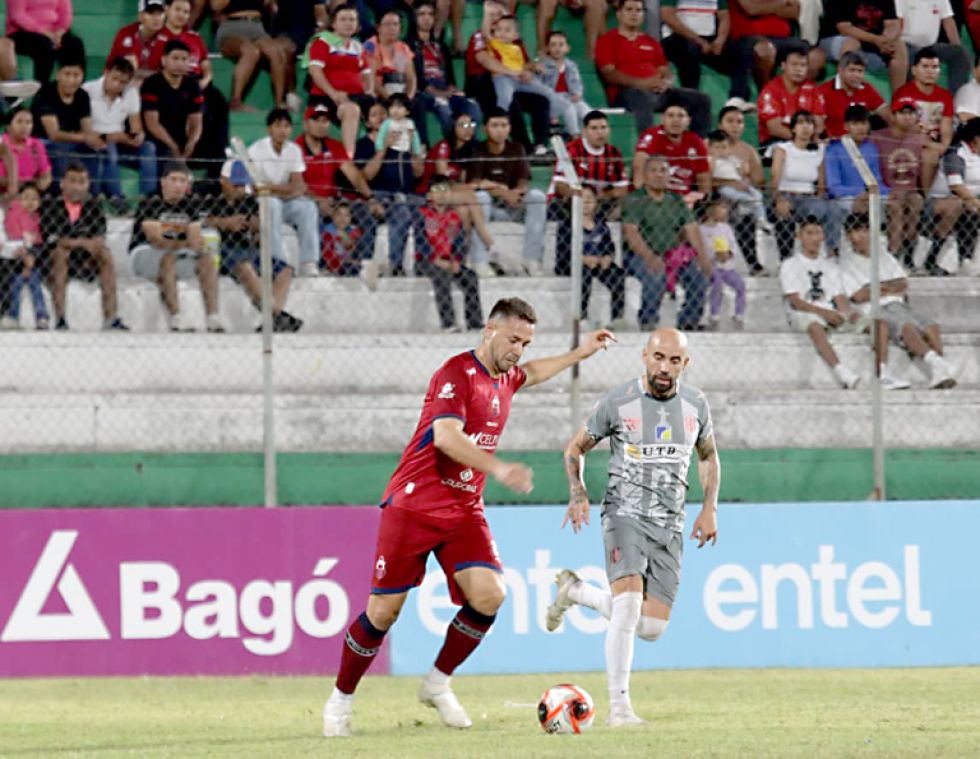 Un pasaje del partido de anoche.