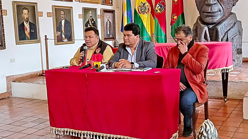 SUCRE. La conferencia de prensa brindada por la Delegación Presidencial del Bicentenario, ayer.