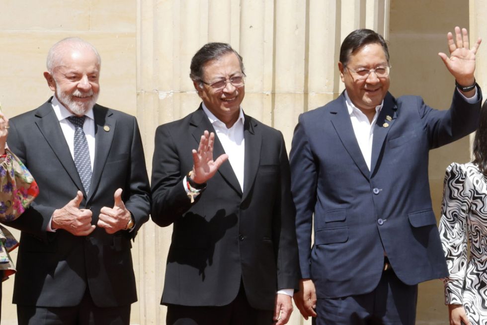 Los presidentes de Colombia, Gustavo Petro (c), de Brasil, Lula da Silva (i), y de Bolivia, Luis Arce.