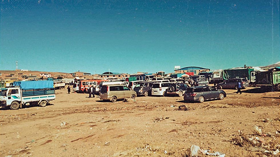 ORURO. La famosa feria de Challapata, donde muchos se dedican al negocio de la venta de vehículos indocumentados.