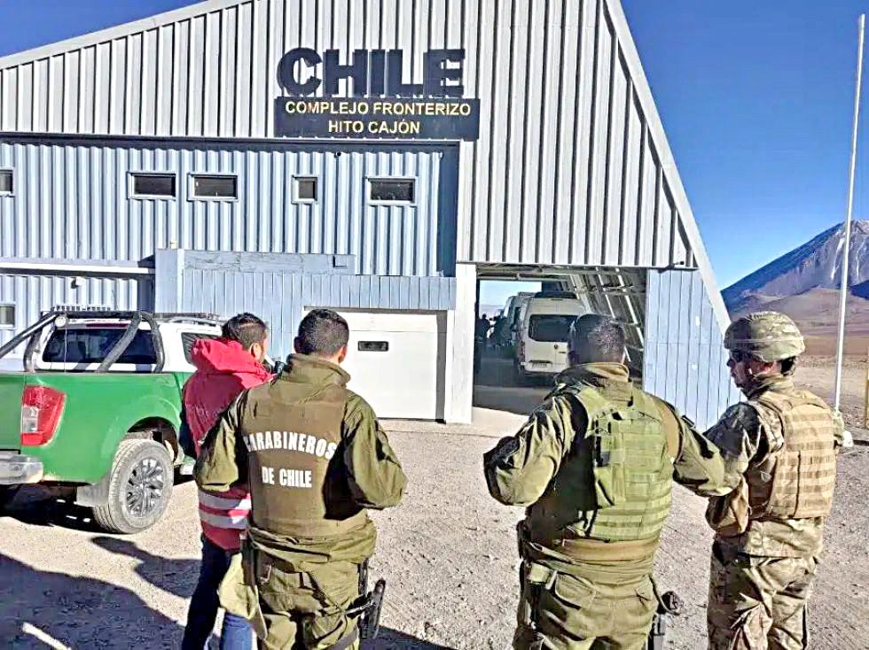CHILE. El civil y los cinco policías bolivianos fueron detenidos en Hito Cajón (imagen ilustrativa).