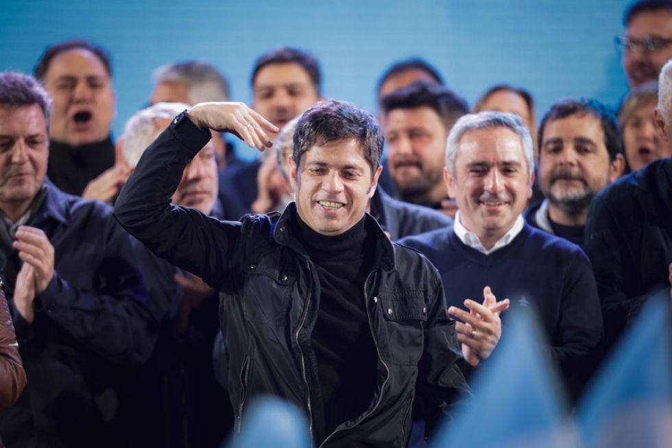 Axel Kicillof hablando luego de conocer los resultados electorales de las elecciones legislativas este domingo, en Buenos Aires.