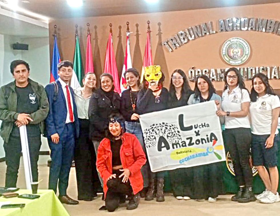 COMPROMISO. Activistas ambientales que participaron de la audiencia de este lunes en Sucre.
