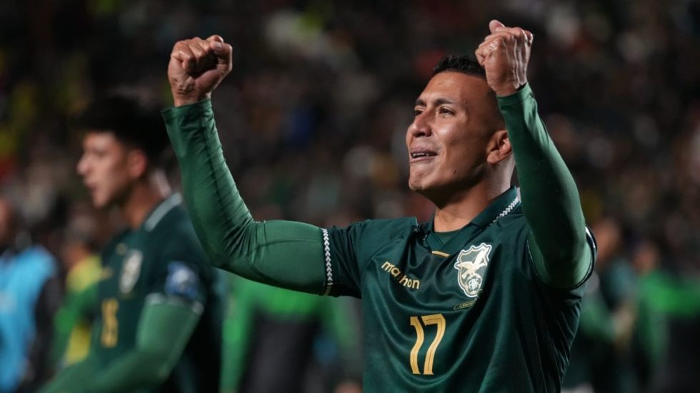 Roberto Carlos Fernández celebra la clasificación Bolivia al repechaje. 
