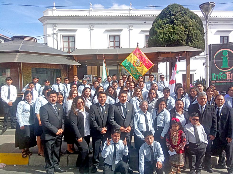 DESFILE. Los afiliados de la AFLP.