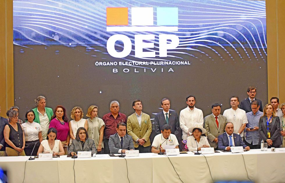 SANTA CRUZ. Vocales electorales y candidatos al balotaje participaron del encuentro de este miércoles.