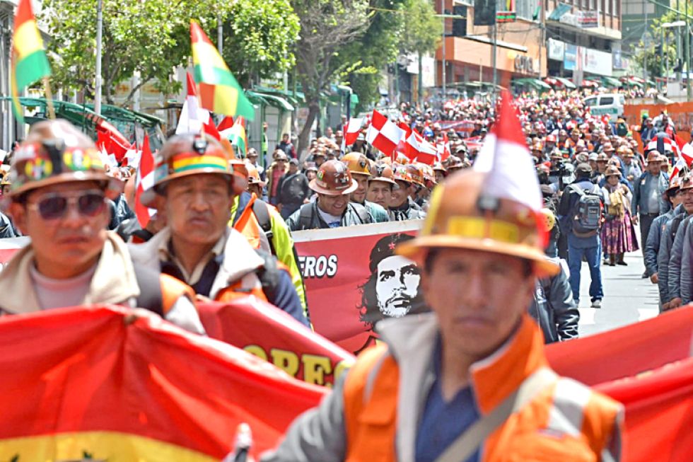 PROTESTA. Los mineros asalariados de varios puntos del país llegaron este jueves a La Paz.