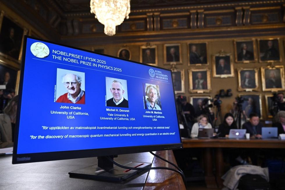 Los ganadores del Premio Nobel de Física 2025, John Clarke, Michel H. Devoret y John M. Martinis.