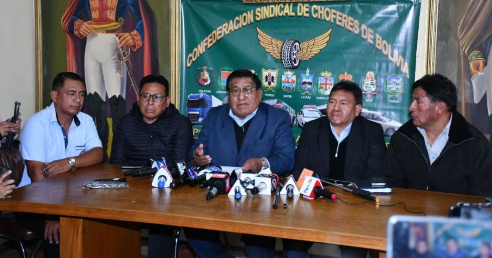 El comité Ejecutivo Nacional de la Confederación Sindical de Choferes declaró su rechazo al incremento del precio de los combustibles