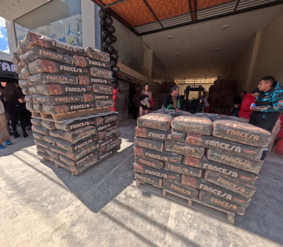 El lanzamiento e inicio de la comercialización del cemento Pionero I-40 en Sucre.