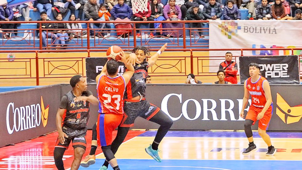 La “U” hace historia en su debut sudamericano