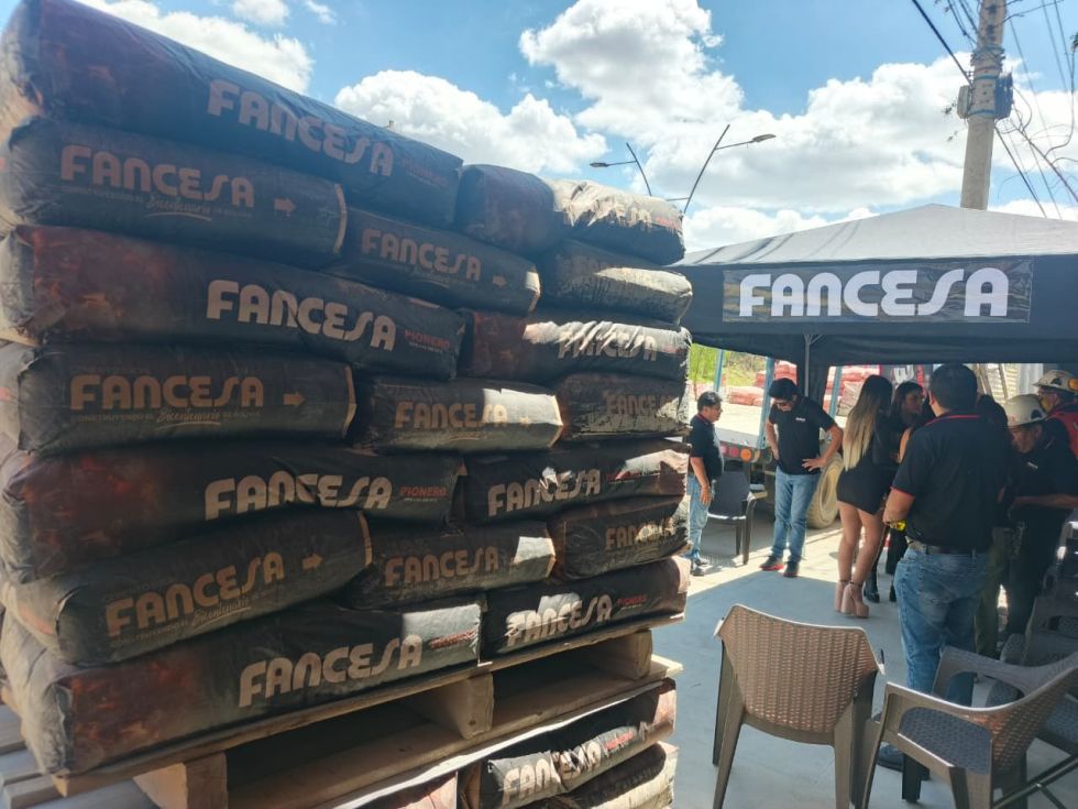 El lanzamiento e inicio de la comercialización del cemento Pionero I-40 en Sucre.