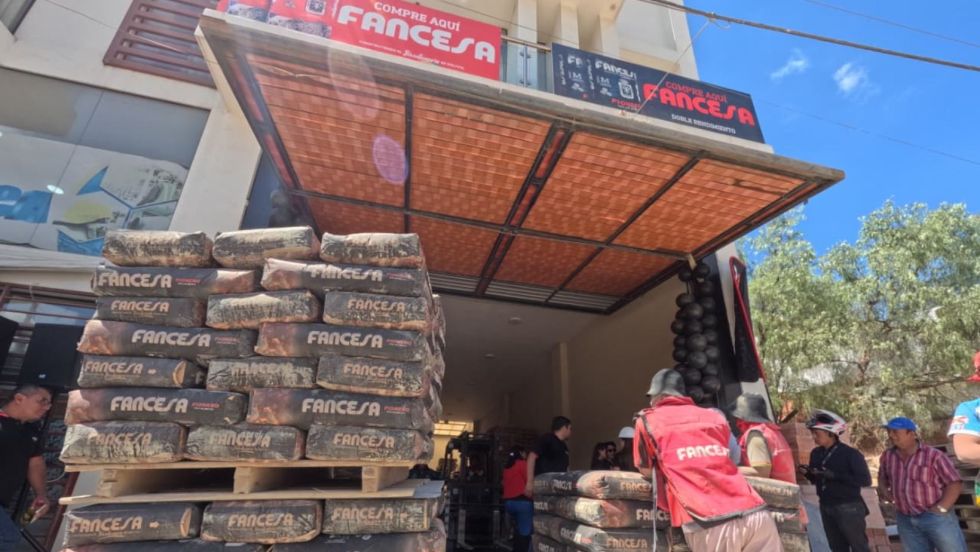 El lanzamiento e inicio de la comercialización del cemento Pionero I-40 en Sucre.