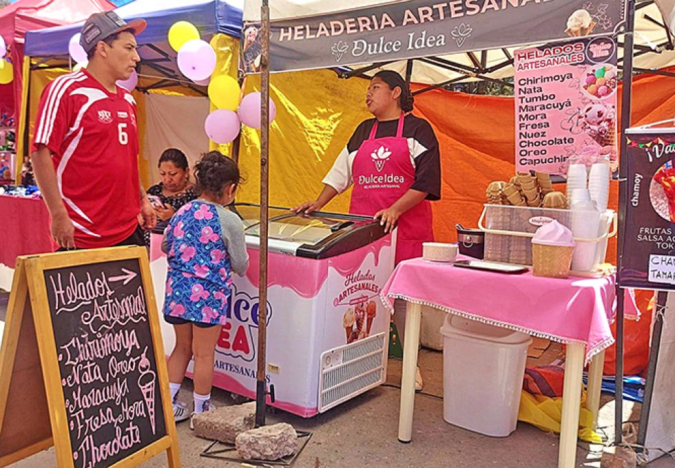 feria. Alrededor de un centenar de mujeres víctimas de violencia ofrecieron sus productos este sábado en el Parque Bolívar.