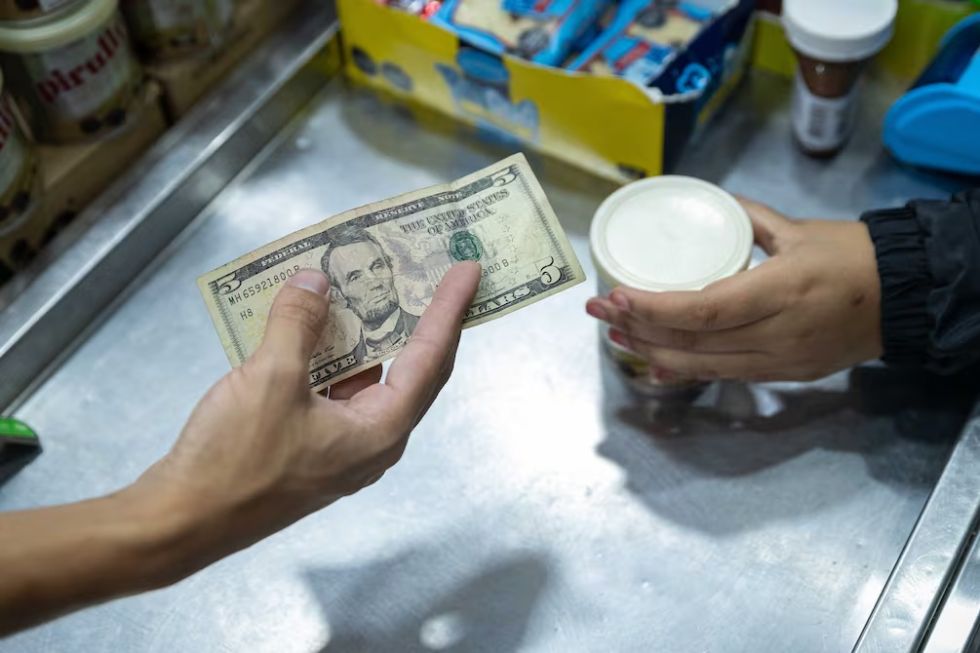 La economía ecuatoriana creció en parte gracias a la recuperación del consumo de los hogares.