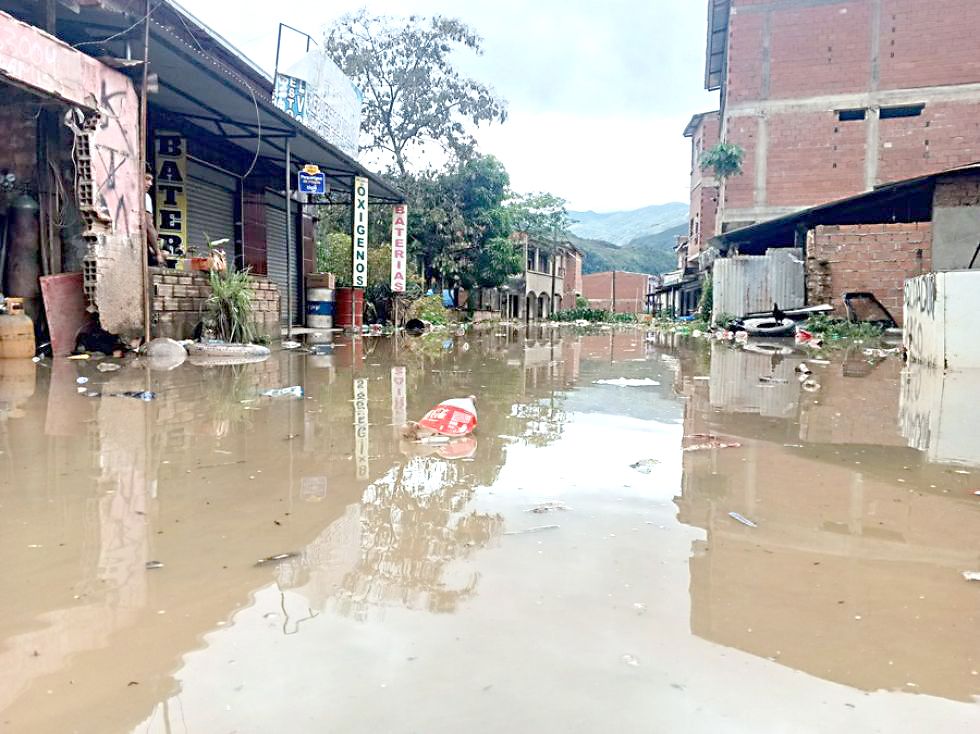LA PAZ. Tipuani, afectada en distintas oportunidades por inundaciones, el martes pasado nuevamente sufrió por la crecida de ríos luego de intensas lluvias.