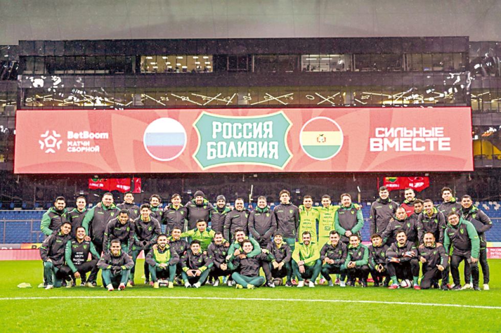 La selección boliviana hizo un reconocimiento al estadio VTB Arena Moscú, donde este martes rivalizará con Rusia.