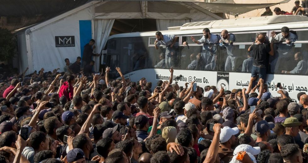 Un momento de la llegada de los prisioneros palestinos liberados al Hospital Nasser del sur de Gaza.