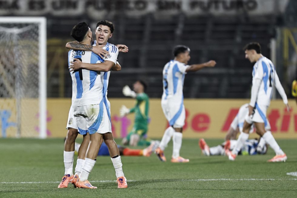 Jugadores de Argentina celebran este miércoles, al final de un partido de las semifinales de la Copa del Mundo Sub 20.