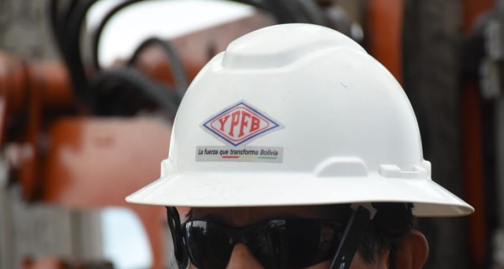 El funcionario de YPFB es buscado en la investigación de irregularidades en la importación de combustibles.