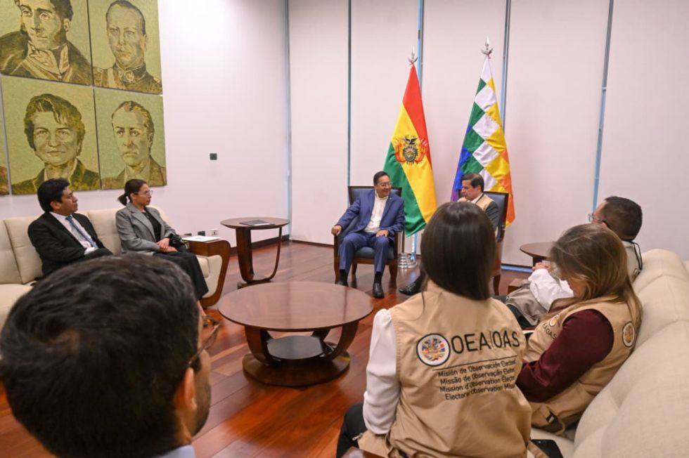 El presidente Luis Arce se reunió con la Misión de Observación Electoral de la OEA.