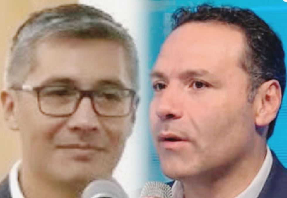 José Gabriel Espinoza (i), miembro del equipo de Rodrigo Paz, y el cívico Agustín Zambrana.