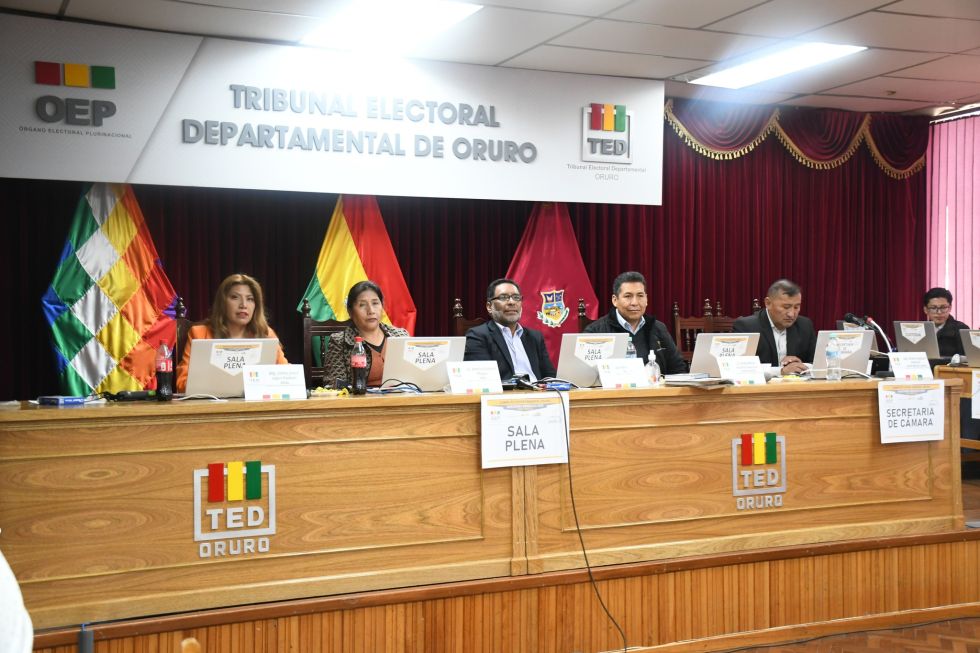 La Sala Plena del Tribunal Electoral Departamental de Oruro..