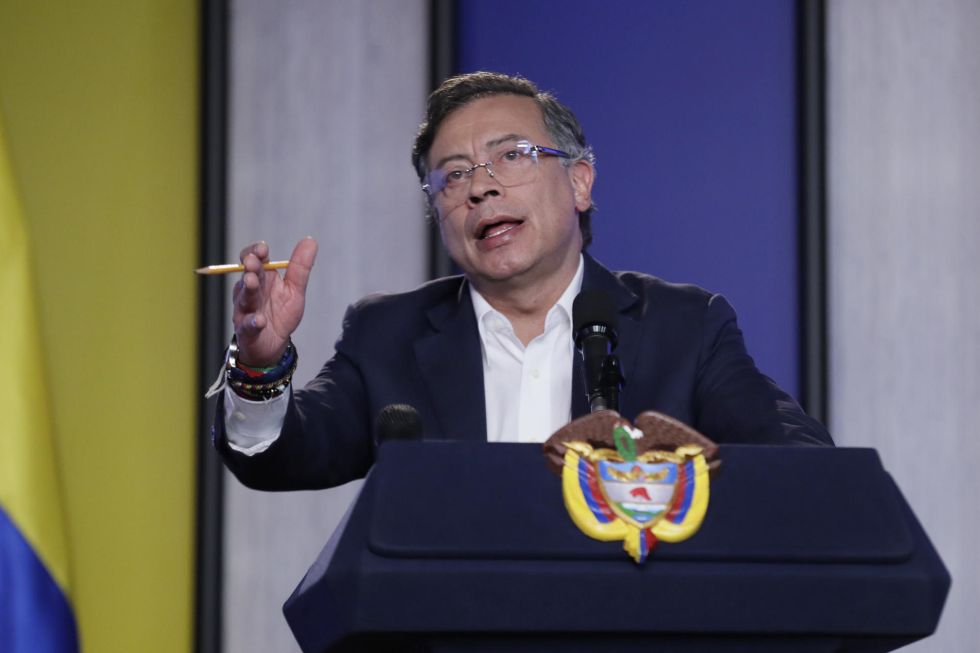 El presidente de Colombia, Gustavo Petro, habla durante una rueda de prensa a medios internacionales este jueves, en Bogotá (Colombia).