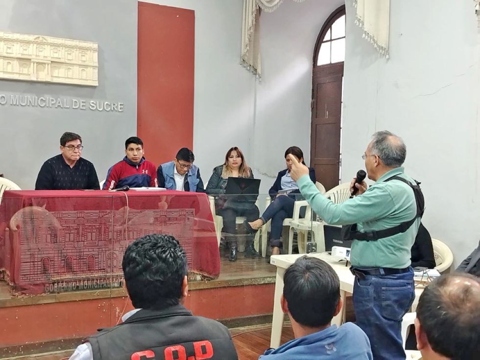 REUNIÓN. La mesa técnica se instaló este miércoles en ambientes del Concejo Municipal.