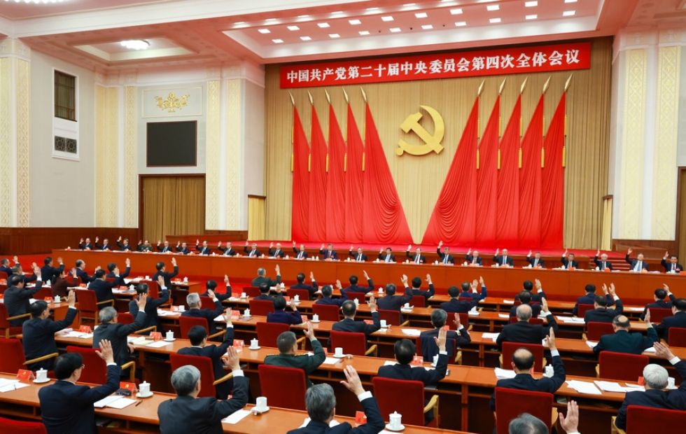 El Buró Político del Comité Central del Partido Comunista de China (PCCh) preside la cuarta sesión plenaria del XX Comité Central del PCCh en Pekín (China).