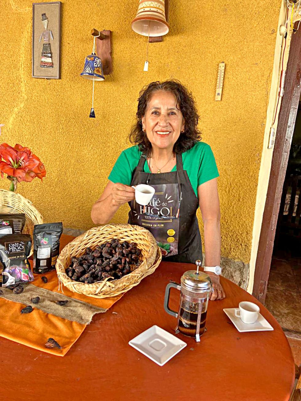 EMPRENDEDORA. Ninet Daroca muestra una taza de café de higos.