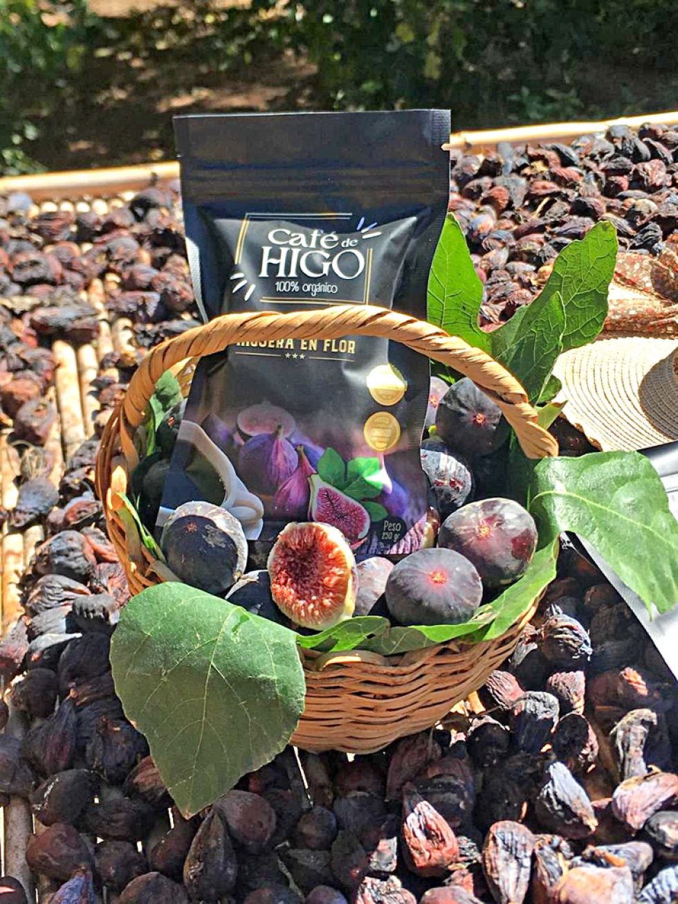 EMPRENDEDORA. Ninet Daroca muestra una taza de café de higos.