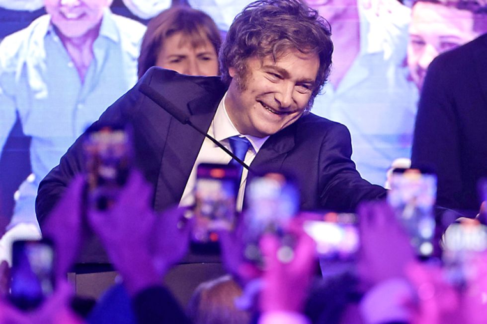 FESTEJO. El mandatario, celebrando junto a sus seguidores.