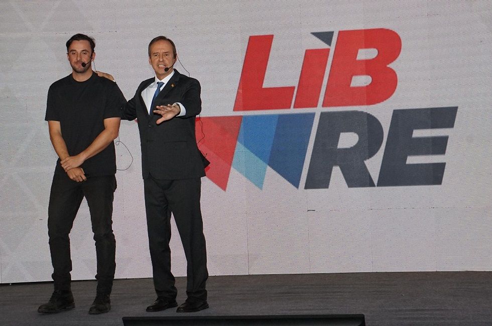 Los excandidatos de Libre Juan Pablo Velasco (i) y Jorge Tuto Quiroga.