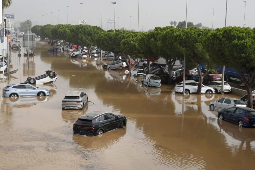 Vista general del polígono industrial de Sedaví anegado a causa de las lluvias torrenciales en la dana de Valencia. 