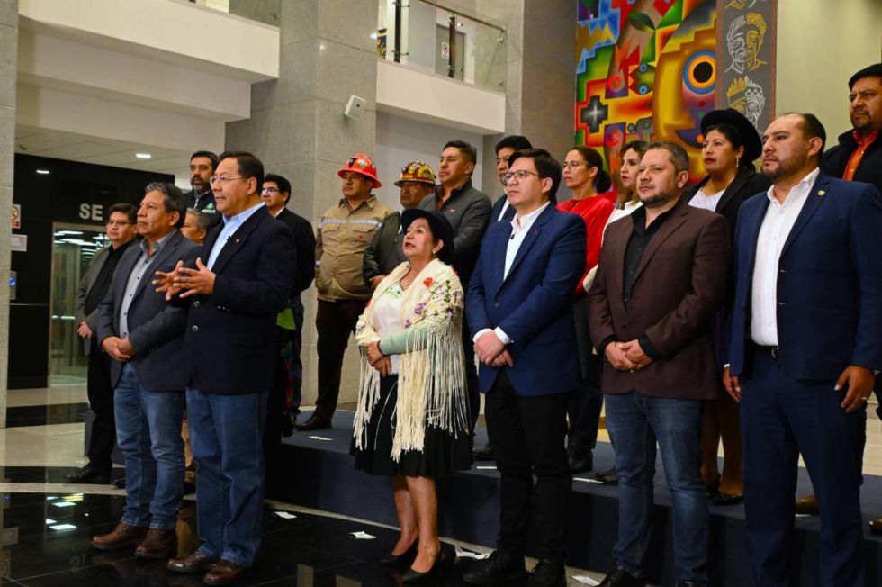 El expresidente Luis Arce y sus ministros. 